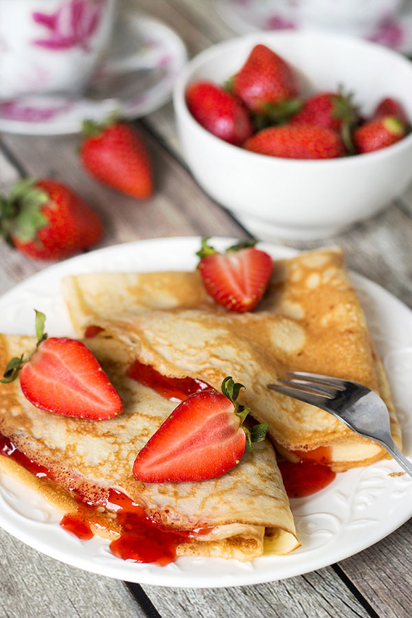 Oryginalne przepisy na naleśniki w Pancake Day 2017 krok po kroku ze zdjęciem: na mleku, kefirze, drożdżach, z nadzieniami na każdy gust