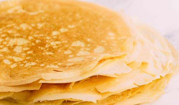 Oryginalne przepisy na naleśniki w Pancake Day 2017 krok po kroku ze zdjęciem: na mleku, kefirze, drożdżach, z nadzieniami na każdy gust