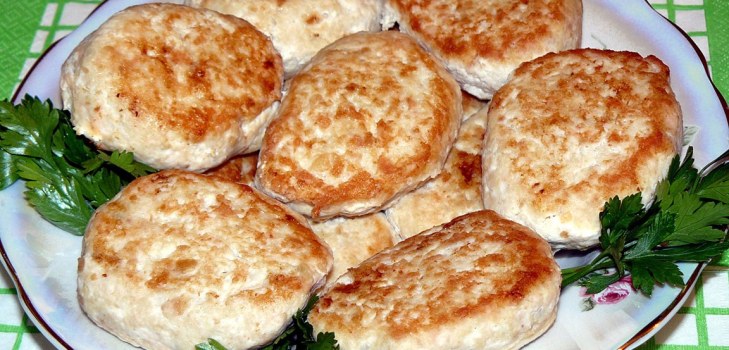 kotlety na talerzu