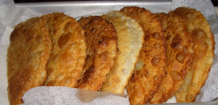 chebureks w talerzu