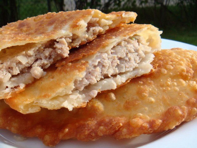 chebureks na wrzącej wodzie