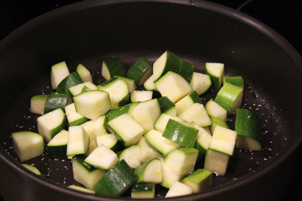 Smakowita duszona zucchini - przepis