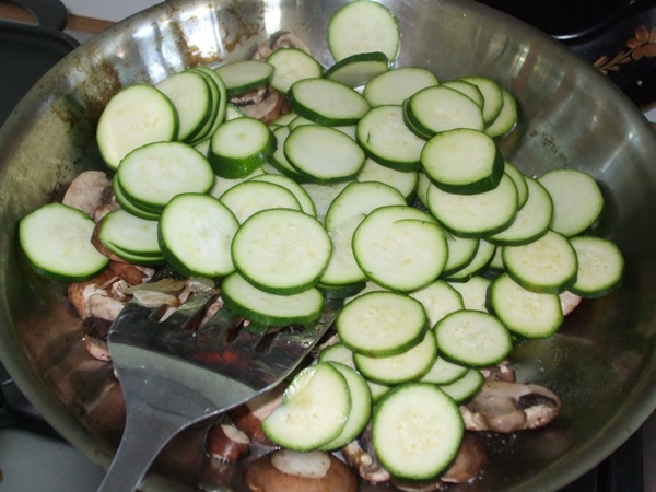 Smakowita duszona zucchini - przepis
