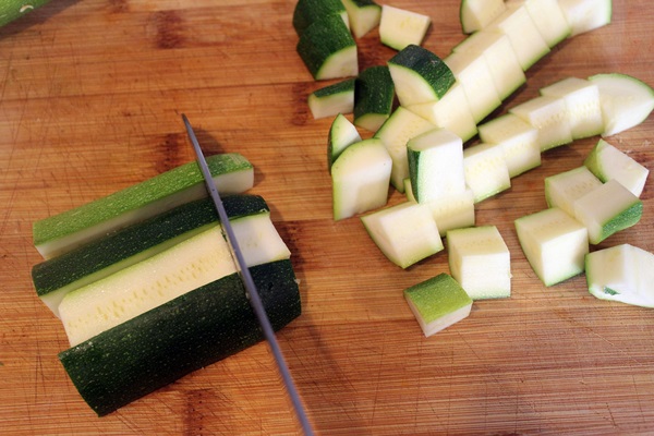 Smakowita duszona zucchini - przepis