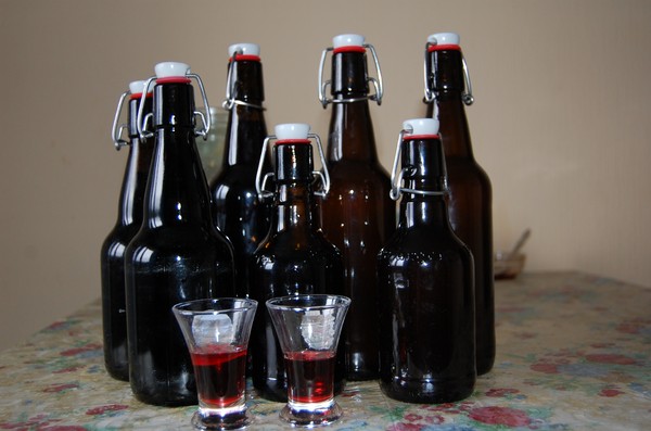 Wino z porzeczek w domu - czarny, biały, czerwony, bez drożdży, a wraz z nimi. Proste i tradycyjne przepisy na domowe wino w kolorze porzeczkowym