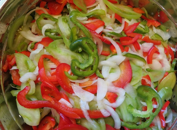 Przekąska pomidorów na zimowe palce: bez marynaty i sterylizacji, z ostrą papryką i ryżem - Przekąski z zielonych pomidorów