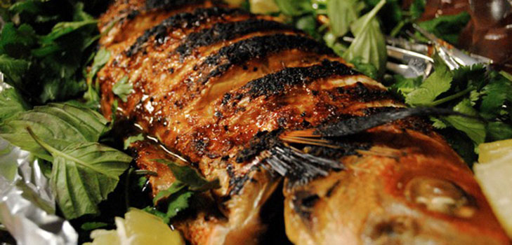 Pieczona ryba w piekarniku pod delikatnym sosem